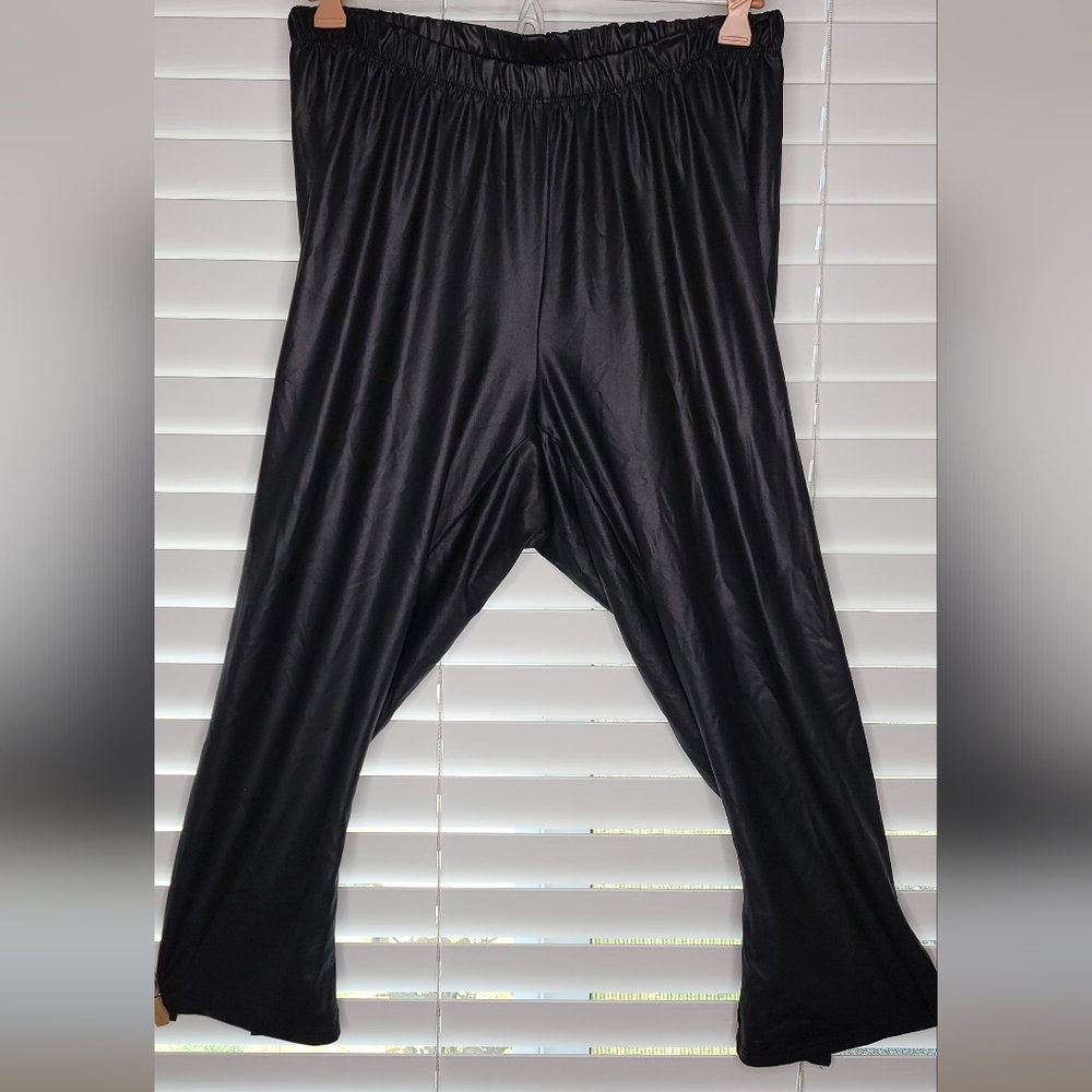 Torrid Plus Size Vinyl Capri Leggings